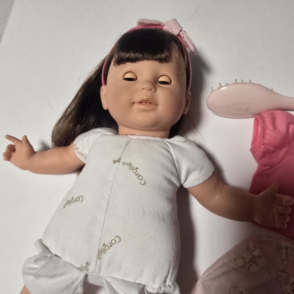 14" Corelle Pink Baby Doll with Brown Eye/Hair & Brush - Picture 10 of 16